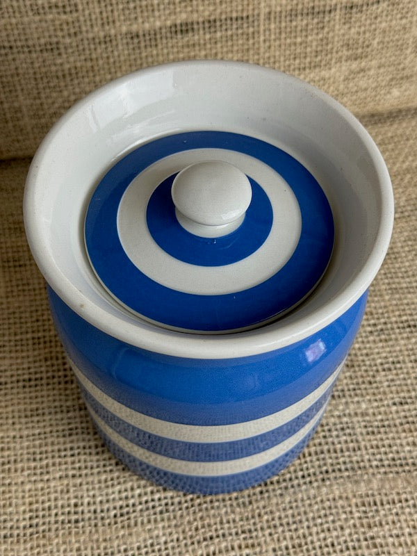 Image of Blue cornishware 15cm plain jar with lid top down view