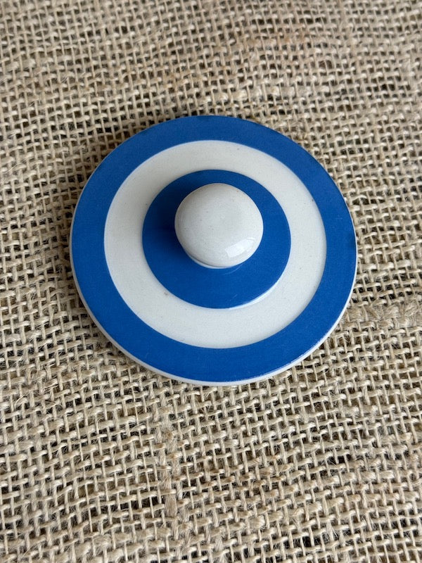 Image of Cornishware Blue Currants Jar with Lid lid view