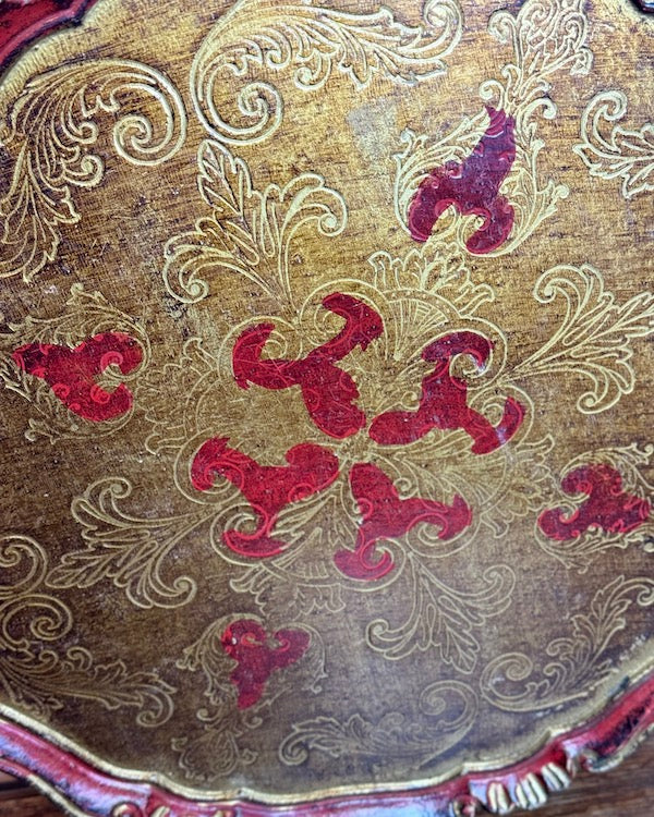 Image of Gold and red Florentine tray centre view