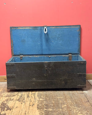 Image of Seaman's trunk front view open