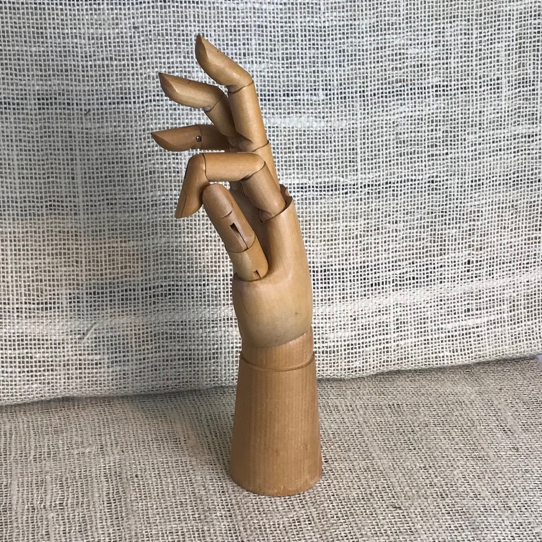 Articulated right hand artists model – Moody Mabel