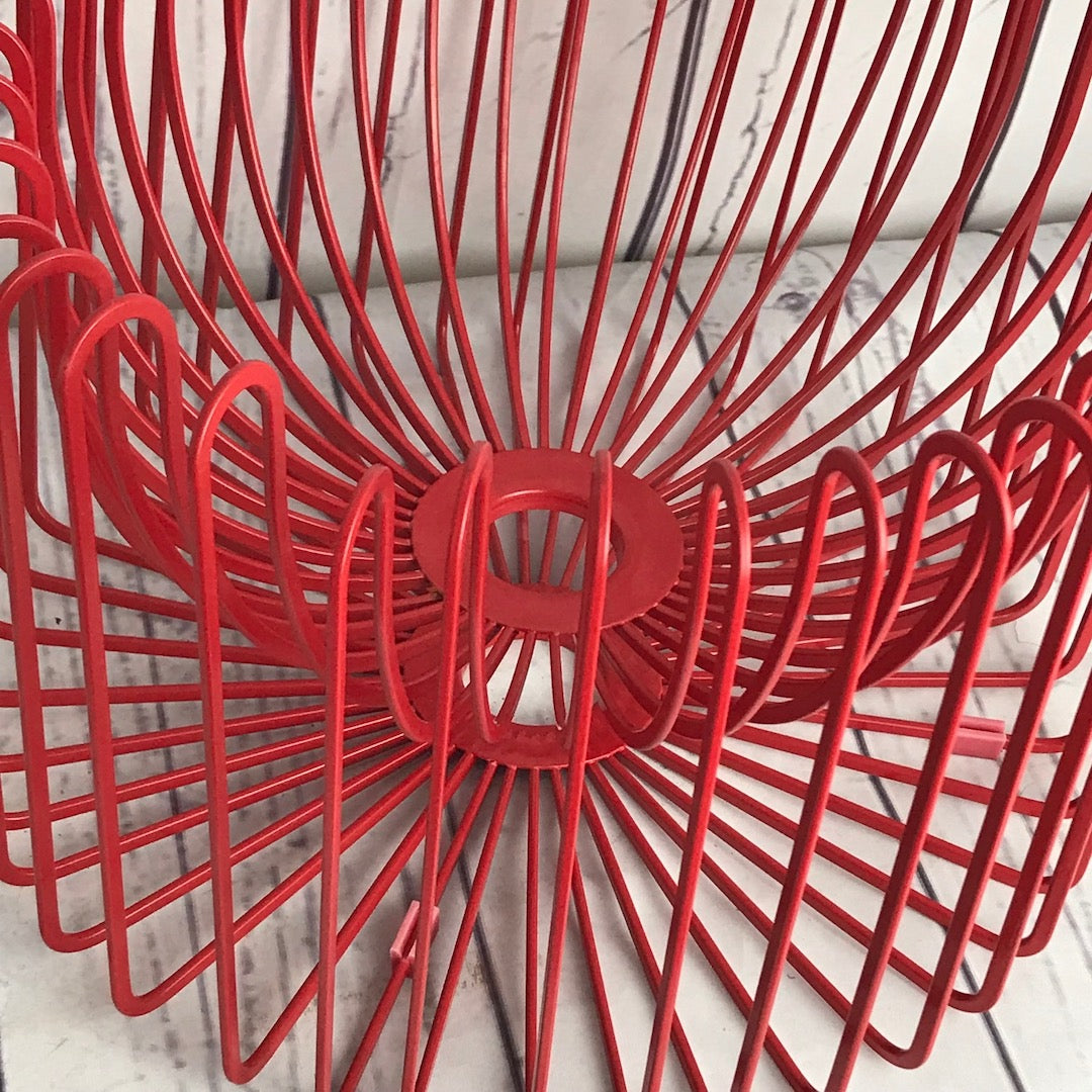 Trädig red wire fruit bowl