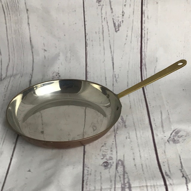 7 graduated lined copper pans with brass handles