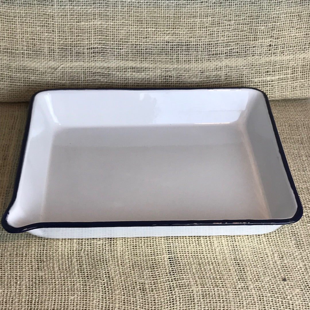 A medium vintage enamel roasting tray with pouring spout