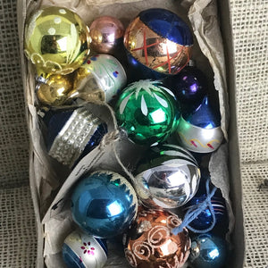 15 mixed small and medium vintage Christmas baubles