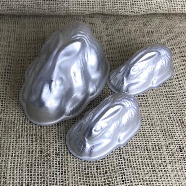 Image of Mother and baby rabbits metal Jelly Moulds