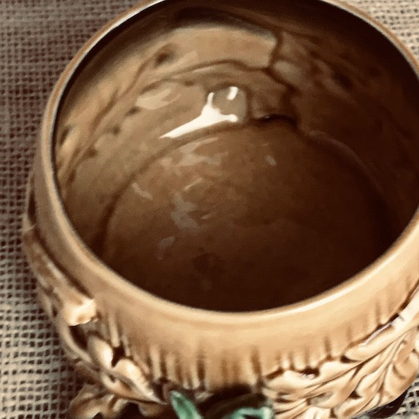 Image of Sylvac Oakleaf Pixie Bowl inside