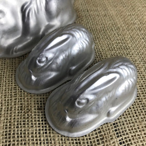 Image of Two baby rabbits metal Jelly Moulds